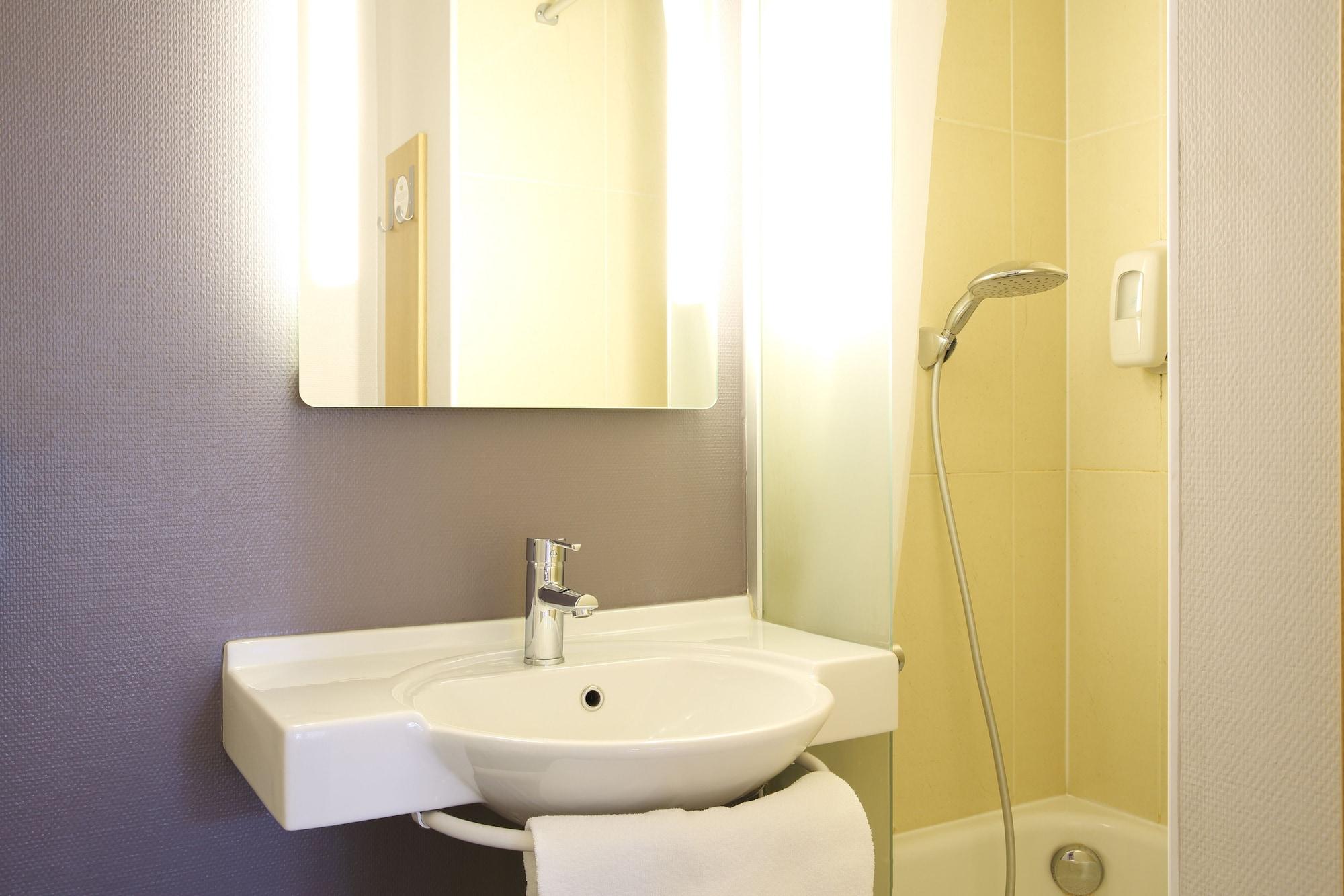 B&B Hotel Montpellier Centre Le Millenaire ภายนอก รูปภาพ