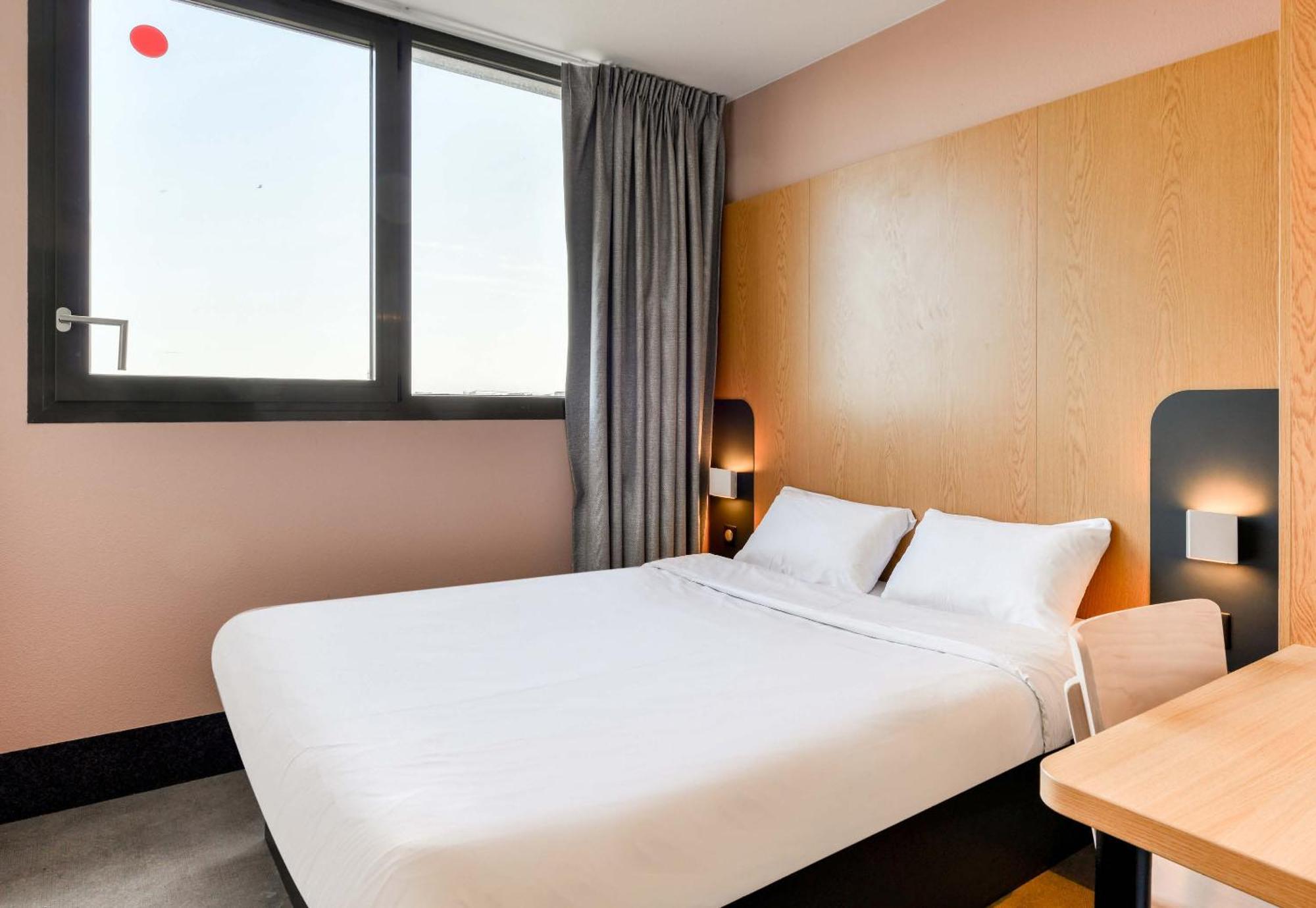 B&B Hotel Montpellier Centre Le Millenaire ภายนอก รูปภาพ